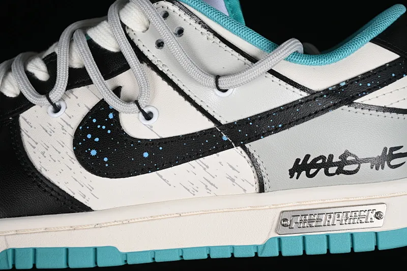 All Categories Nk SB Dunk Series Nk SB Dunk Low Low-top sneakers Nk Dunk Low Panda Prank Star Trek SB strappy low-top casual sneakers DV0833-101